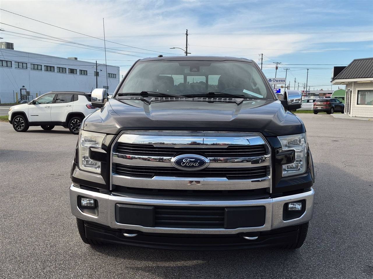 Used 2017 Ford F150 Lariat w/ Equipment Group 502A Luxury AWD/4WD image 8