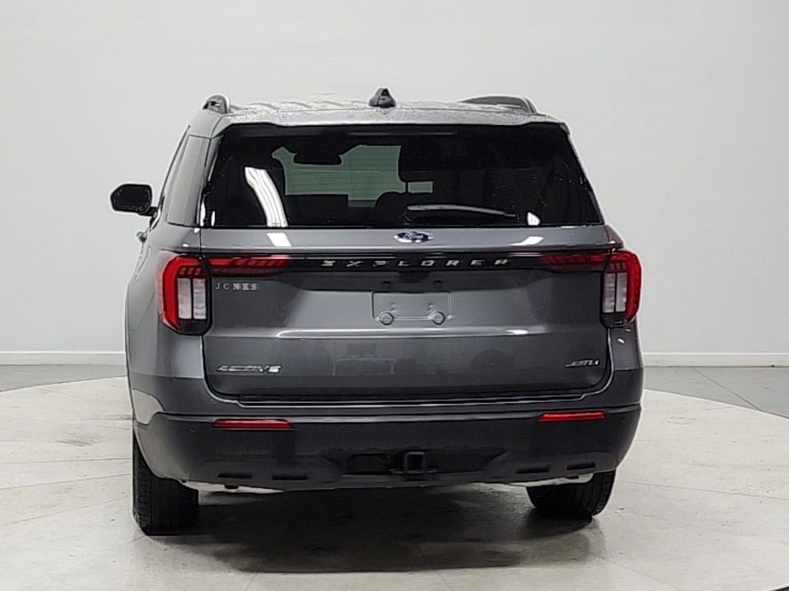 Used 2025 Ford Explorer Active AWD/4WD image 6
