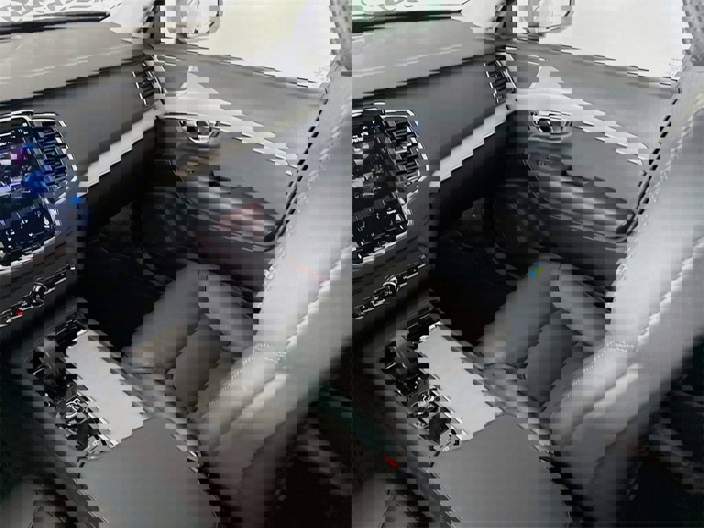 Certified 2024 Volvo XC90 B5 Core w/ Protection Package Premier image 24