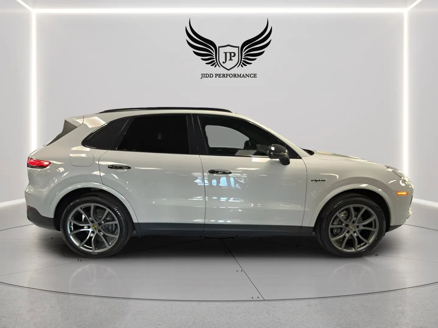 Used 2022 Porsche Cayenne Platinum Edition w/ Premium Package Plus AWD/4WD image 8