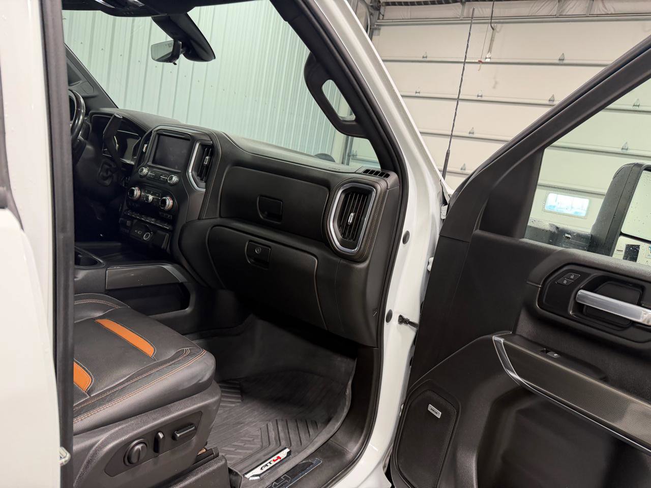 Used 2020 GMC Sierra 3500 AT4 w/ AT4 Premium Package AWD/4WD image 24