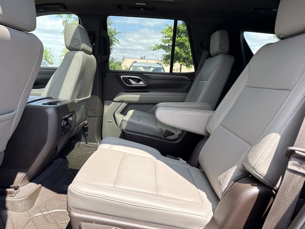 Used 2022 Chevrolet Tahoe Z71 w/ Luxury Package AWD/4WD image 11