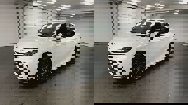 Used 2025 Toyota Camry SE image 4