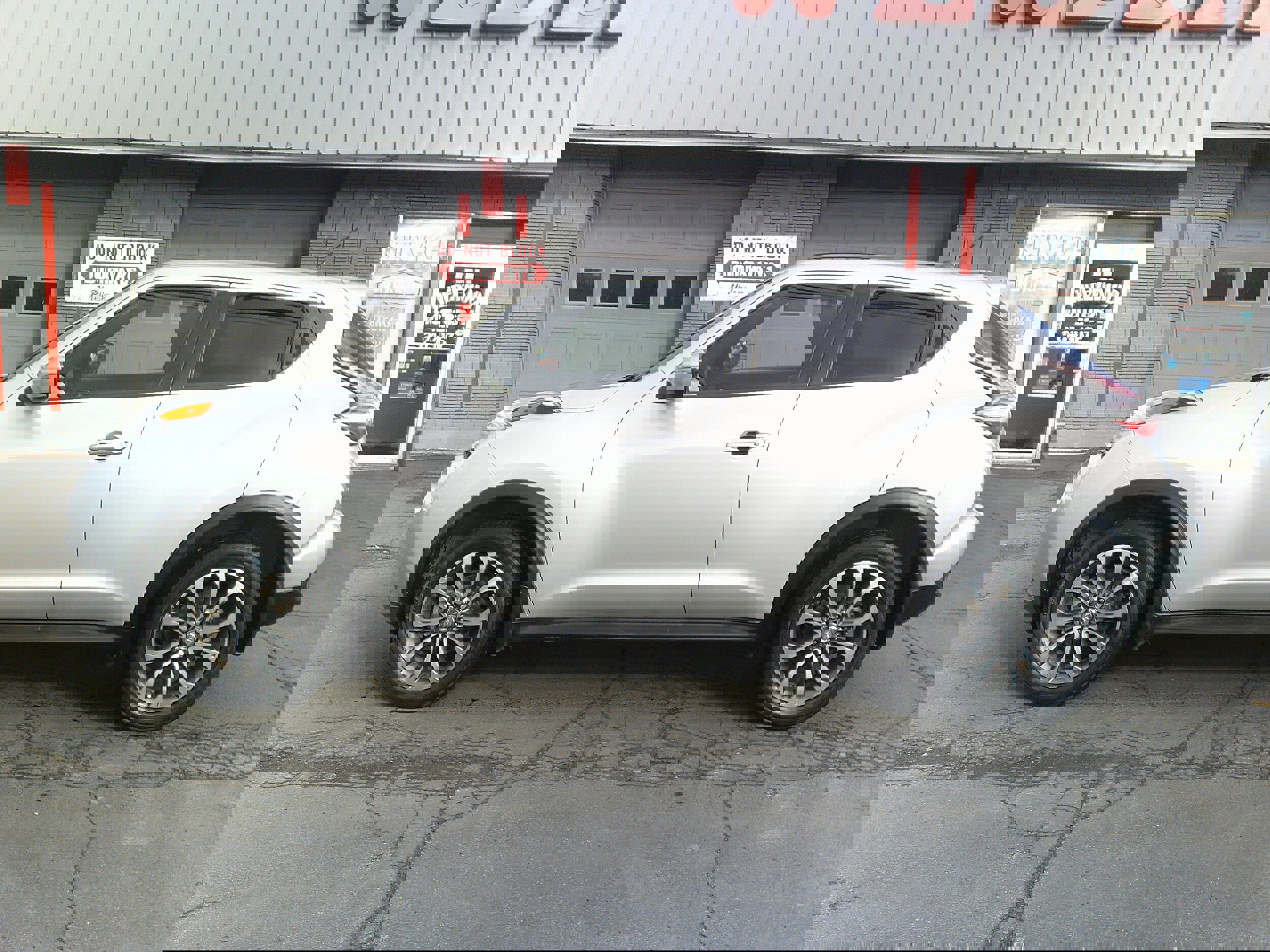Used 2017 Nissan Juke SV image 2