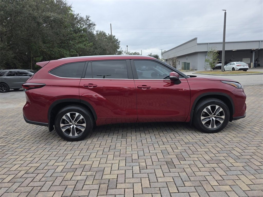 Certified 2024 Toyota Highlander XLE image 12