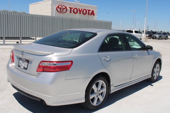 Used 2007 Toyota Camry SE FWD image 3