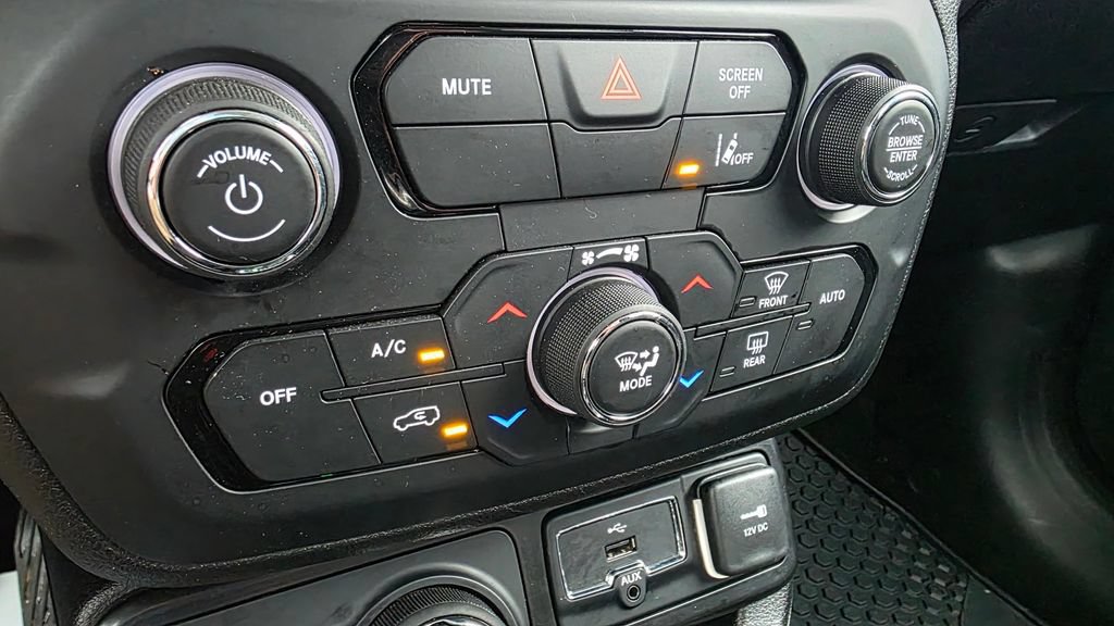 Used 2023 Jeep Renegade Latitude AWD/4WD image 33