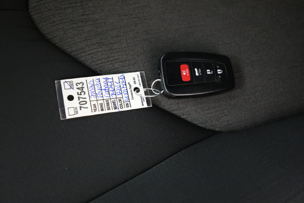 Used 2020 Toyota Camry LE FWD image 19