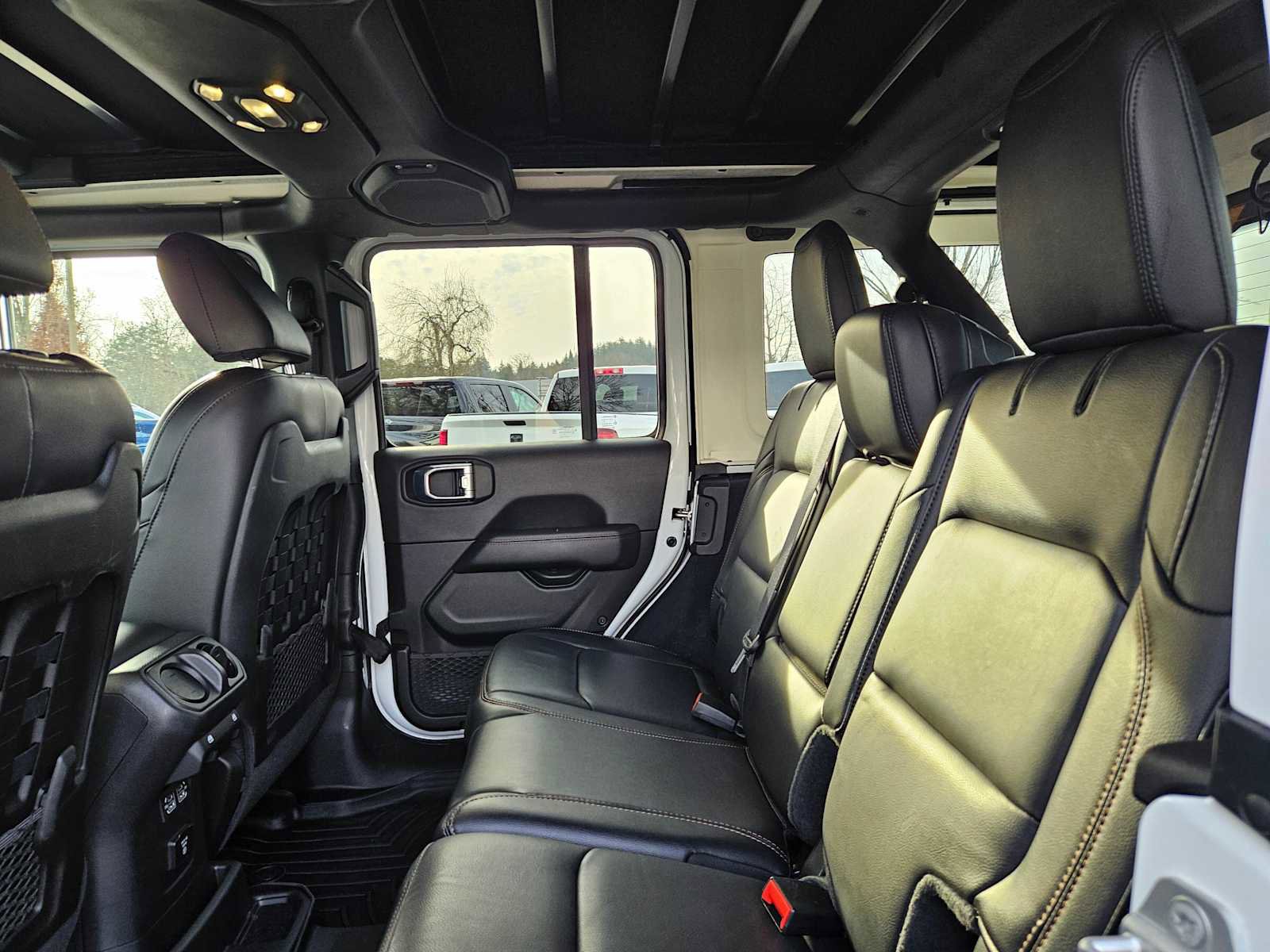 Used 2022 Jeep Wrangler Unlimited Rubicon w/ Xtreme Recon 35" Tire Package image 19