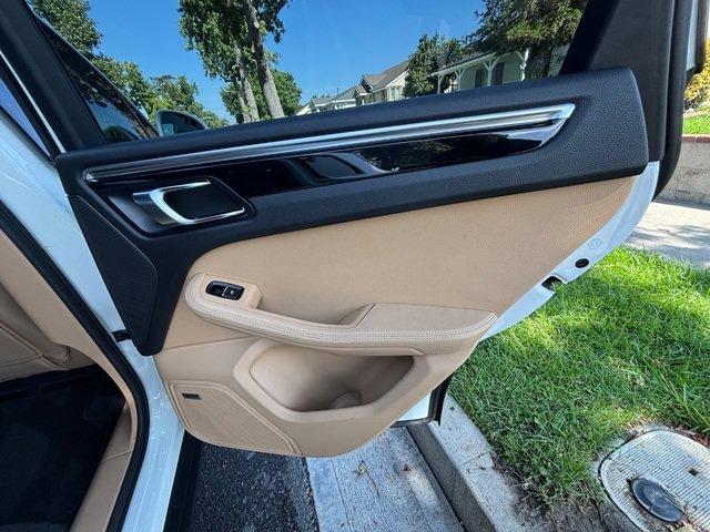Used 2018 Porsche Macan AWD/4WD image 41