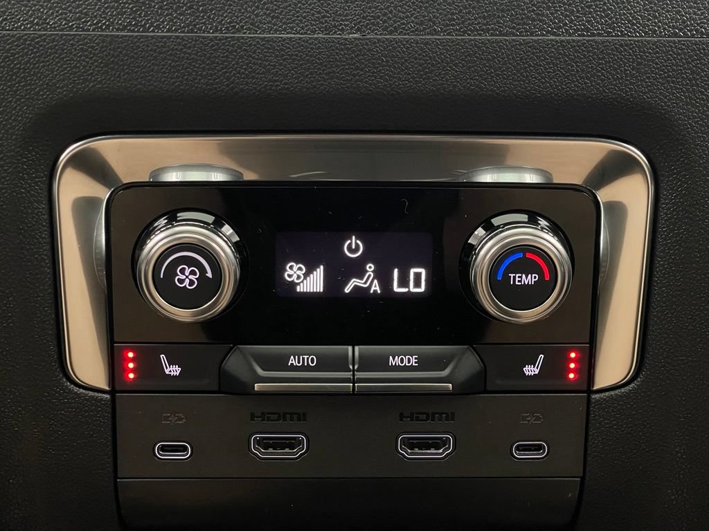 New 2026 GMC Yukon XL Denali w/ Denali Reserve Package AWD/4WD image 9