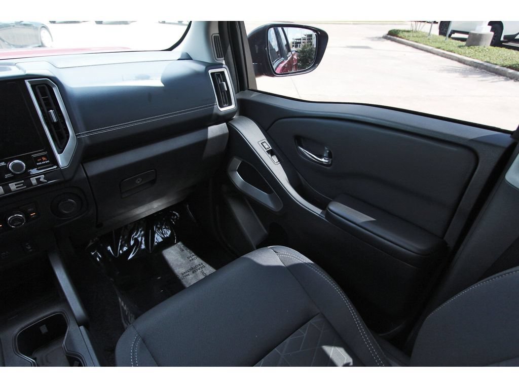 Used 2025 Nissan Frontier SV w/ SV Convenience Package RWD image 10