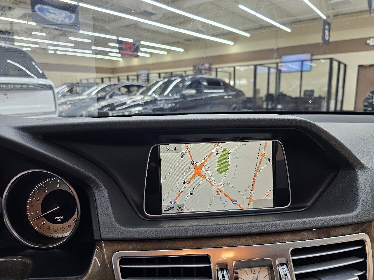 Used 2014 Mercedes-Benz E 550 4MATIC Sedan image 30