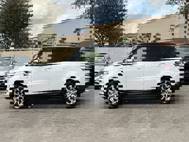 Used 2017 Land Rover Range Rover Sport SE image 2