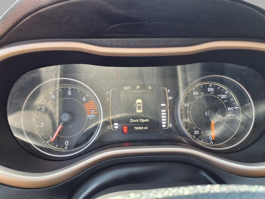 Used 2016 Jeep Cherokee Latitude w/ Safety/Convenience Group FWD image 14