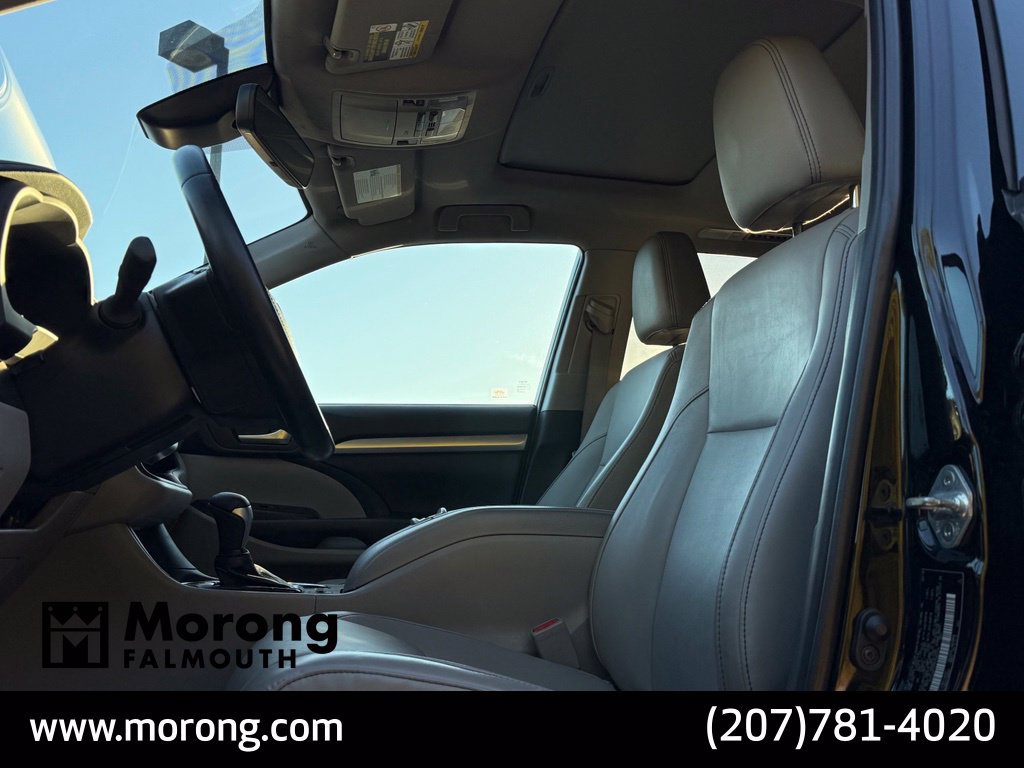 Used 2019 Toyota Highlander XLE AWD/4WD image 30
