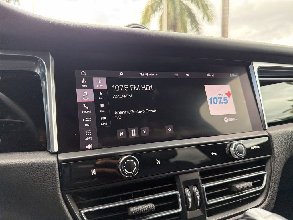 Used 2022 Porsche Macan w/ Premium Package Plus image 22