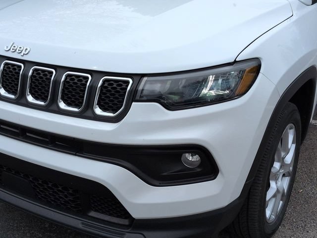 Used 2024 Jeep Compass Latitude AWD/4WD image 9