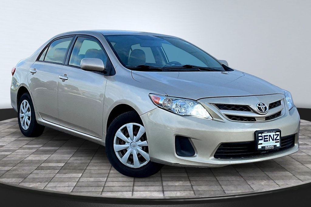 Used 2011 Toyota Corolla LE FWD image 3