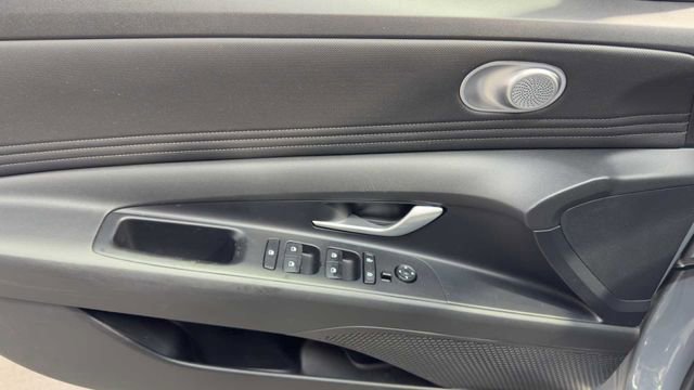 Used 2022 Hyundai Elantra SEL w/ Convenience Package FWD image 21