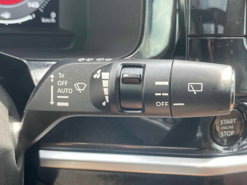 Used 2025 Nissan Pathfinder Platinum FWD image 27
