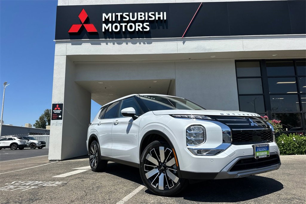 New 2025 Mitsubishi Outlander SE image 2
