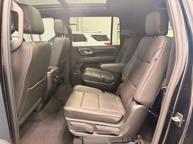 Used 2024 Chevrolet Suburban High Country AWD/4WD image 23