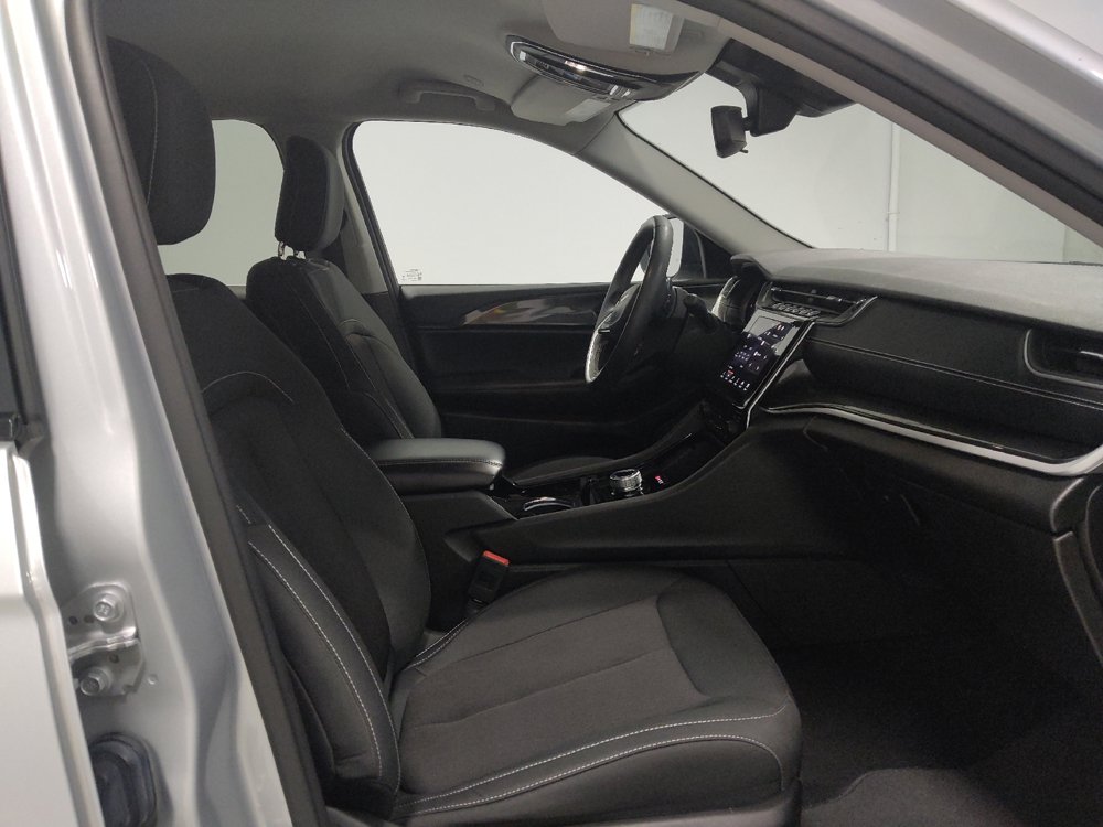 Used 2023 Jeep Grand Cherokee L Laredo AWD/4WD image 21