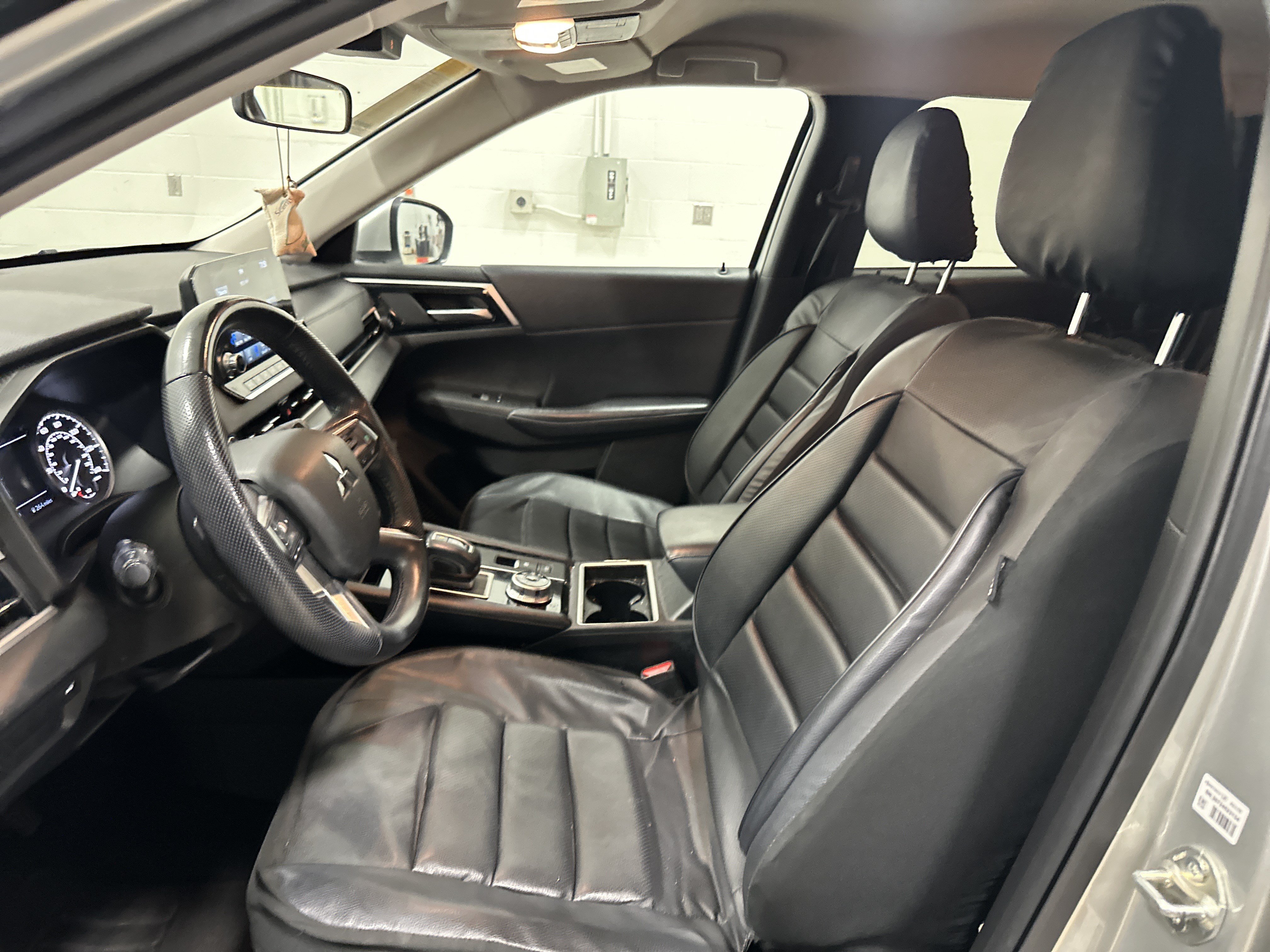 Used 2024 Mitsubishi Outlander SE AWD/4WD image 16