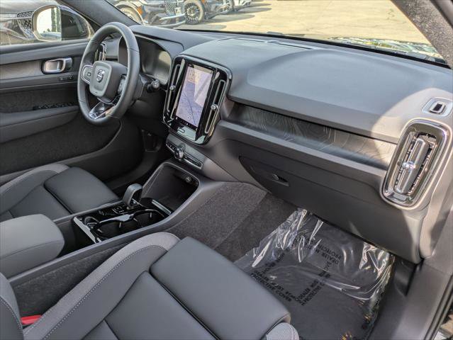 Used 2023 Volvo XC40 Recharge Plus image 28