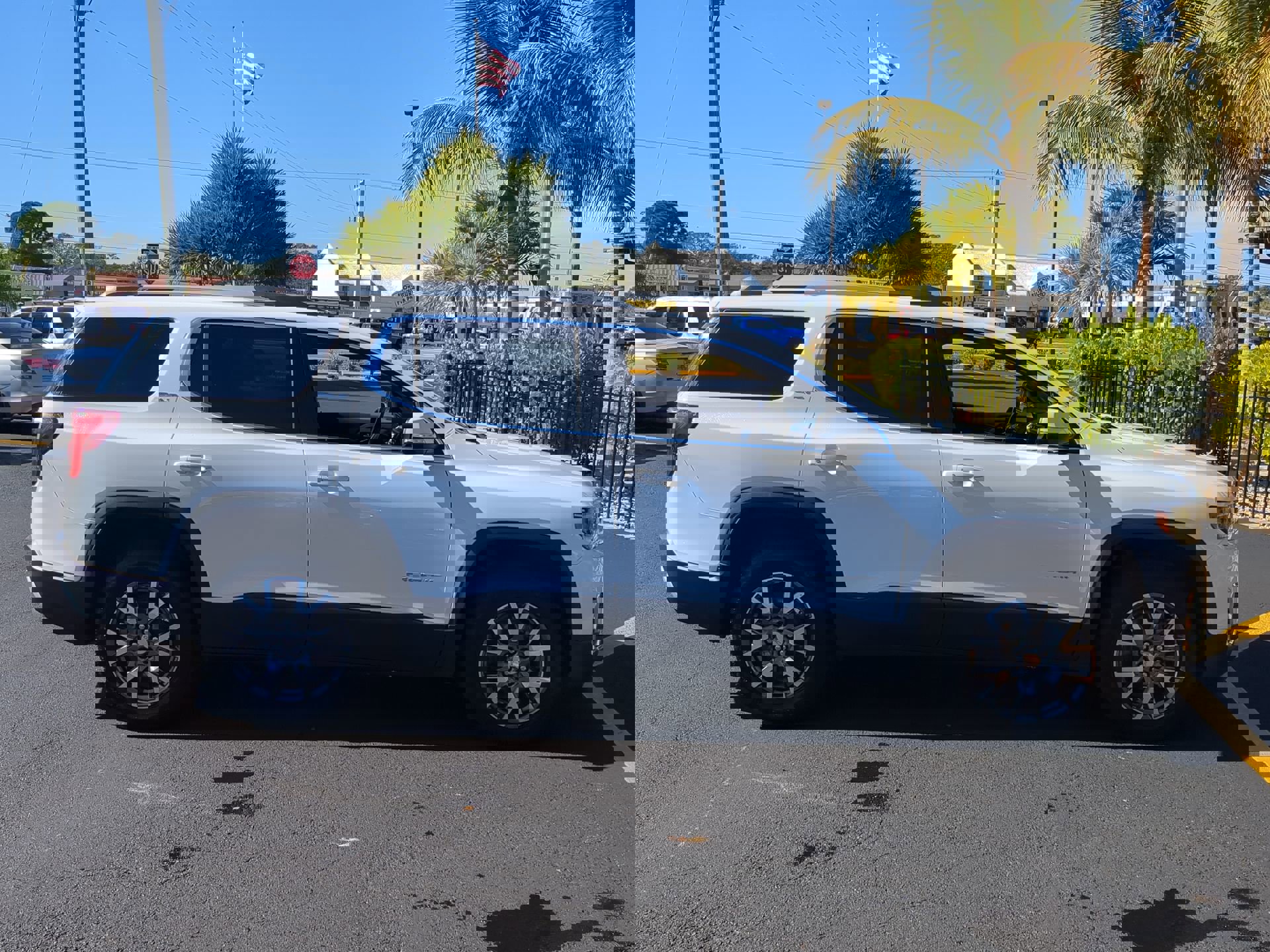 Used 2023 GMC Acadia SLT image 5