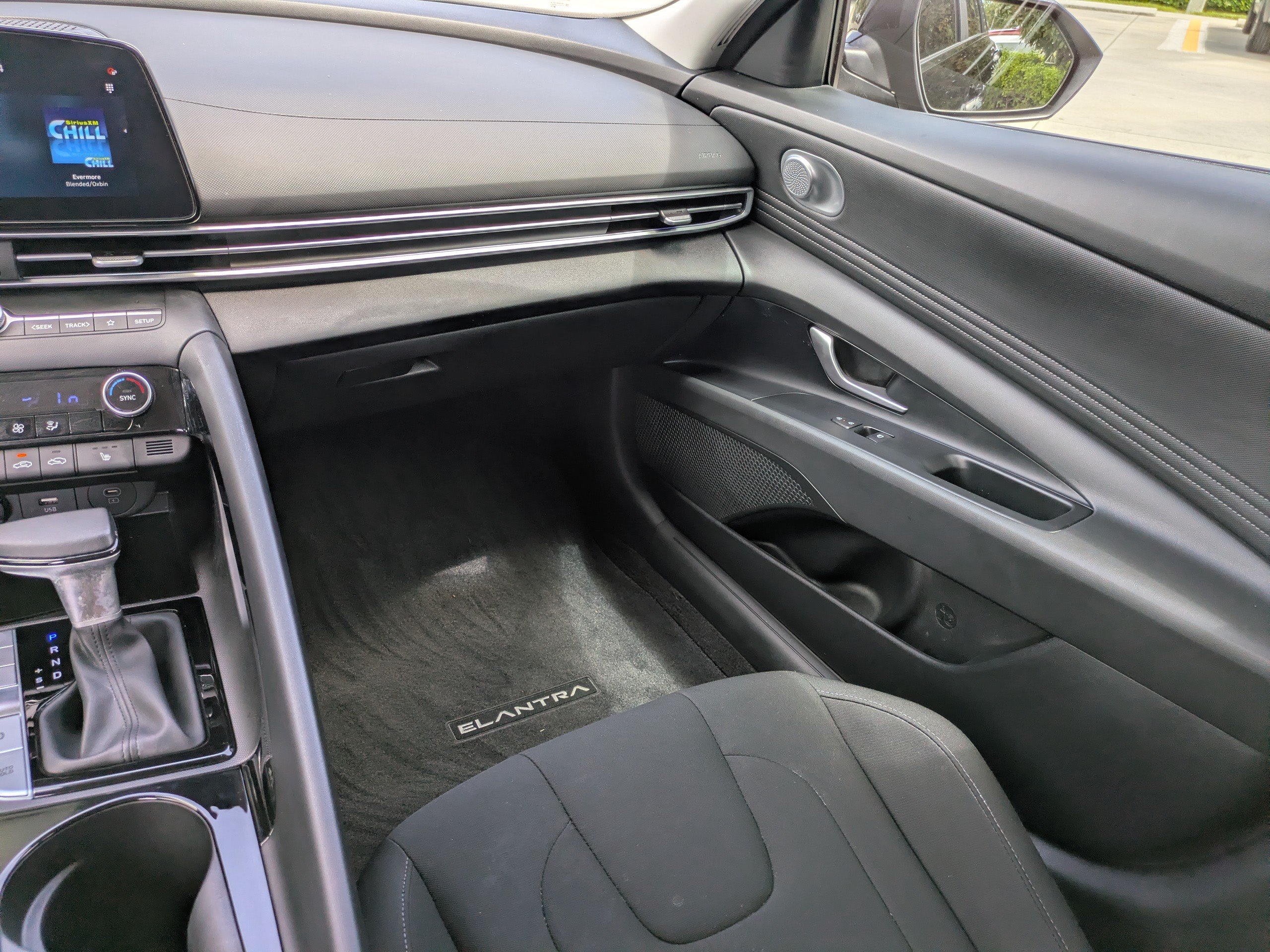 Certified 2025 Hyundai Elantra SEL FWD image 15