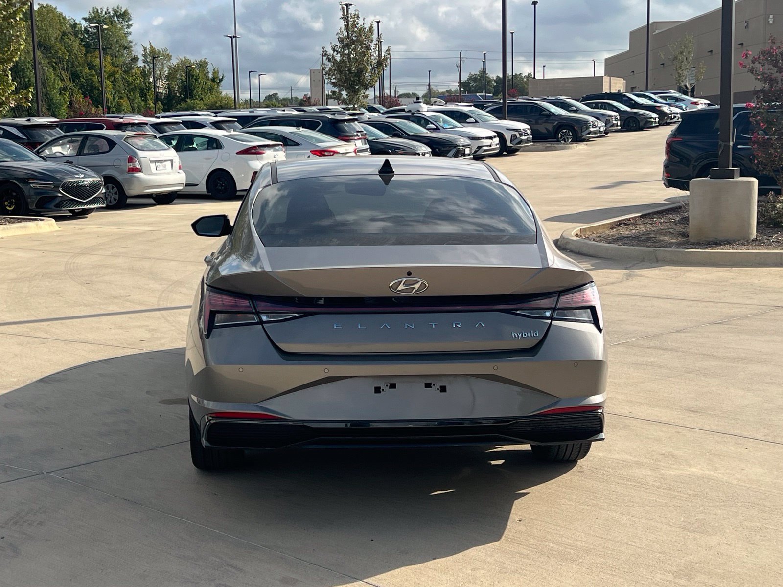 Used 2022 Hyundai Elantra Limited FWD image 10