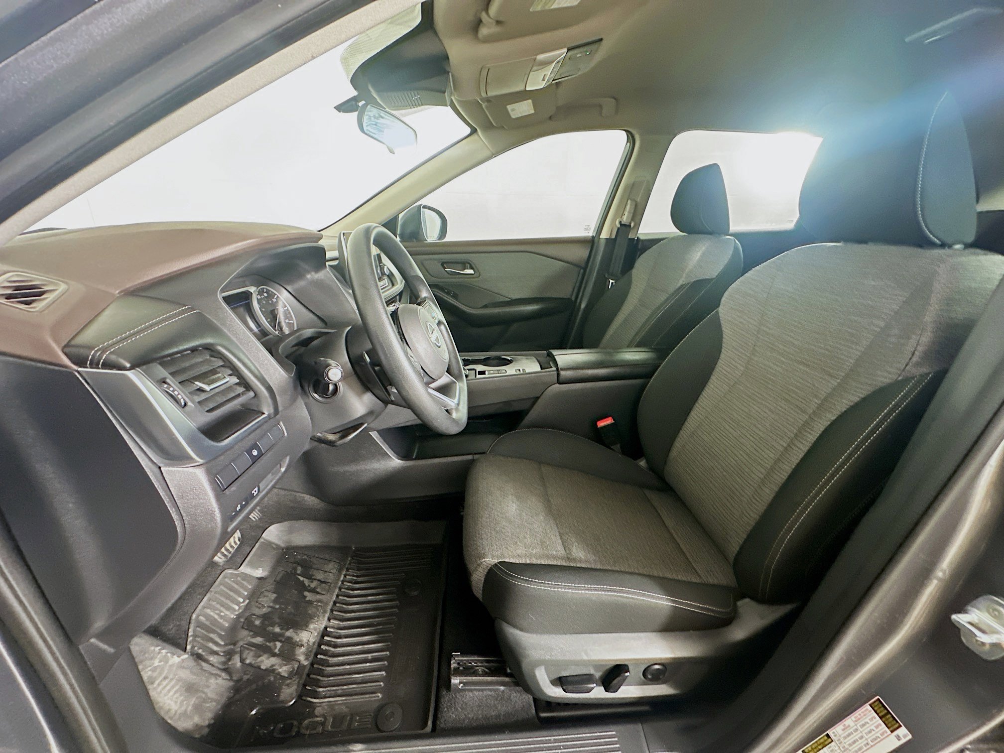 Used 2023 Nissan Rogue SV FWD image 13