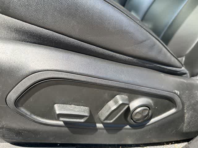 Used 2023 Jeep Grand Cherokee Limited w/ Black Appearance Package AWD/4WD image 5