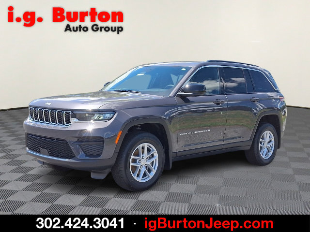 New 2026 Jeep Grand Cherokee Laredo w/ MOPAR Finishing Package AWD/4WD image 2