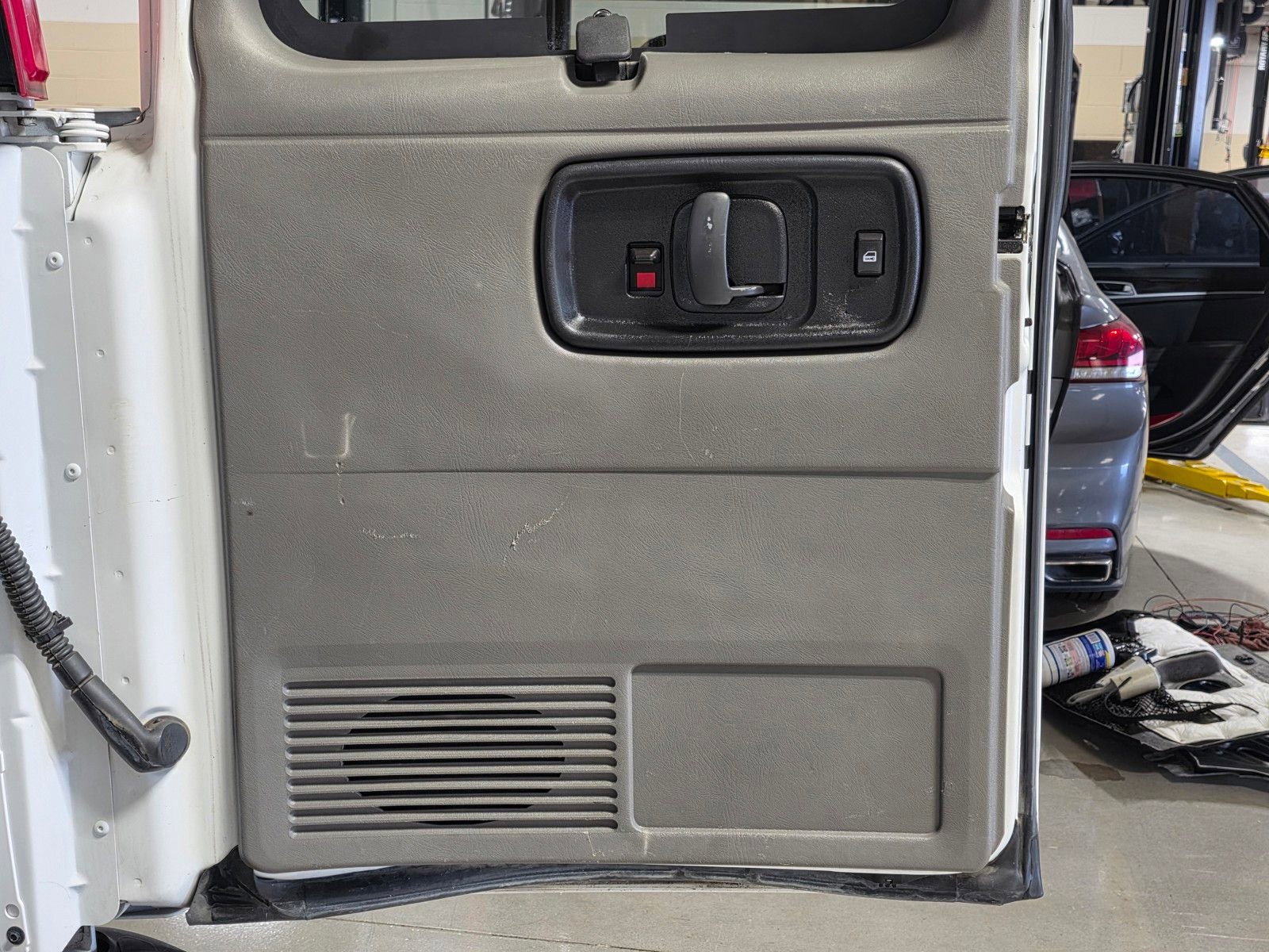 Used 2018 Chevrolet Express 2500 LS w/ Driver Convenience Package image 13