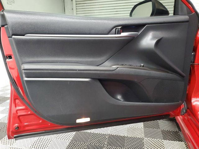 Used 2022 Toyota Camry XSE image 17