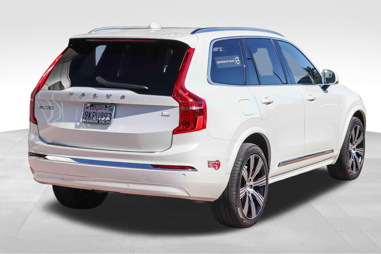 Used 2024 Volvo XC90 T8 Ultimate w/ Protection Package Premier AWD/4WD image 8