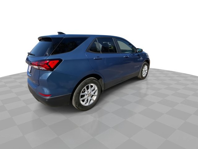 Used 2024 Chevrolet Equinox LS w/ LS Convenience Package AWD/4WD image 2