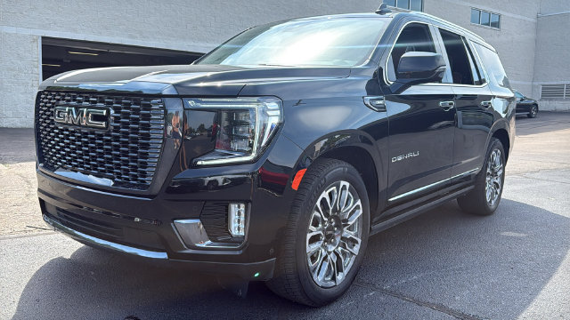 Used 2023 GMC Yukon Denali Ultimate AWD/4WD image 5