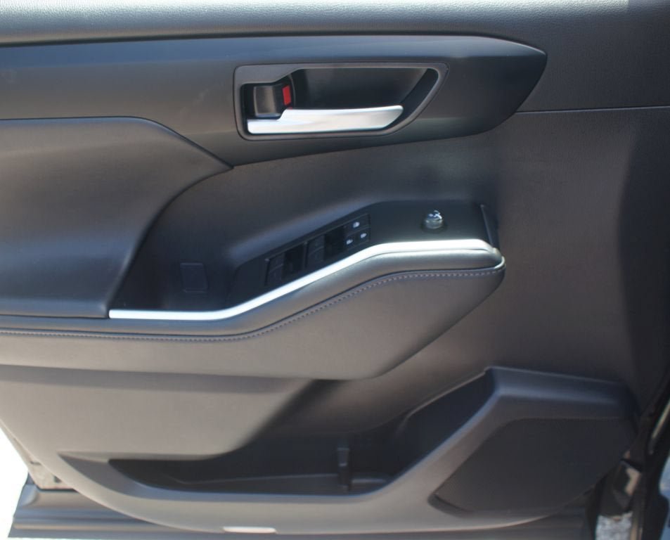 Certified 2026 Toyota Highlander XLE AWD/4WD image 32