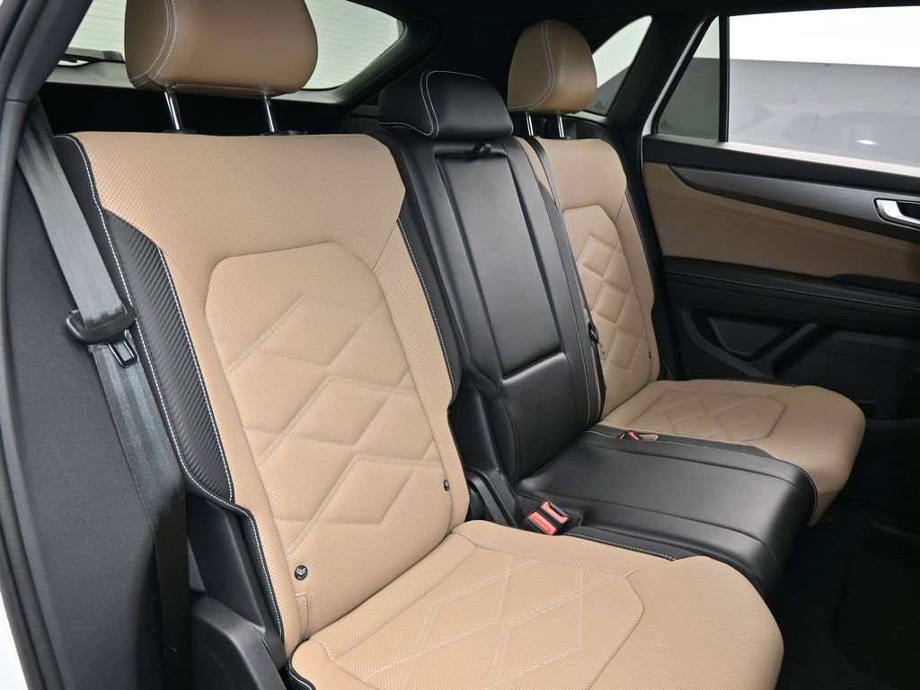 Used 2024 Volkswagen Atlas Cross Sport SE image 36