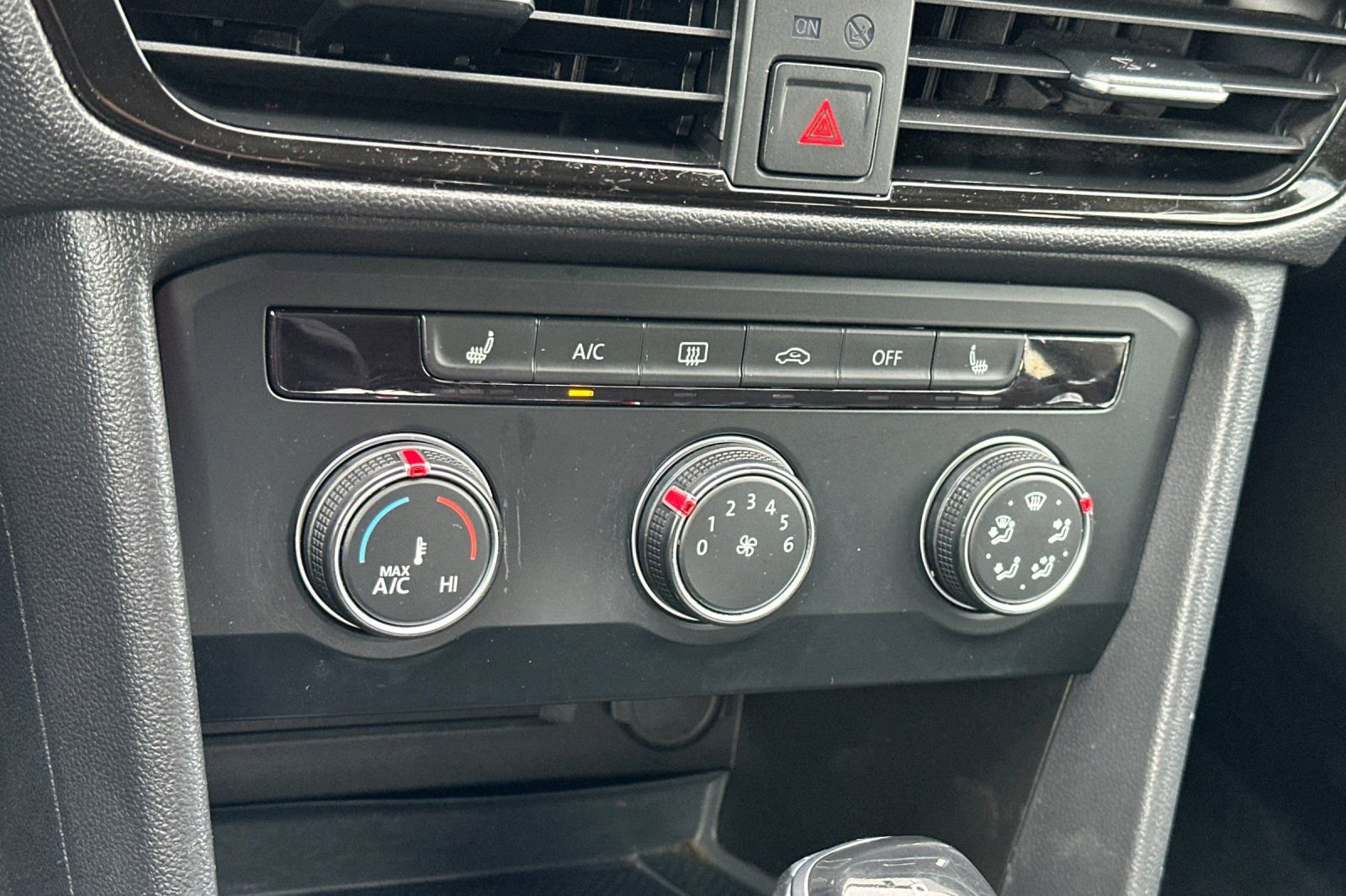 Used 2022 Volkswagen Taos SE image 22