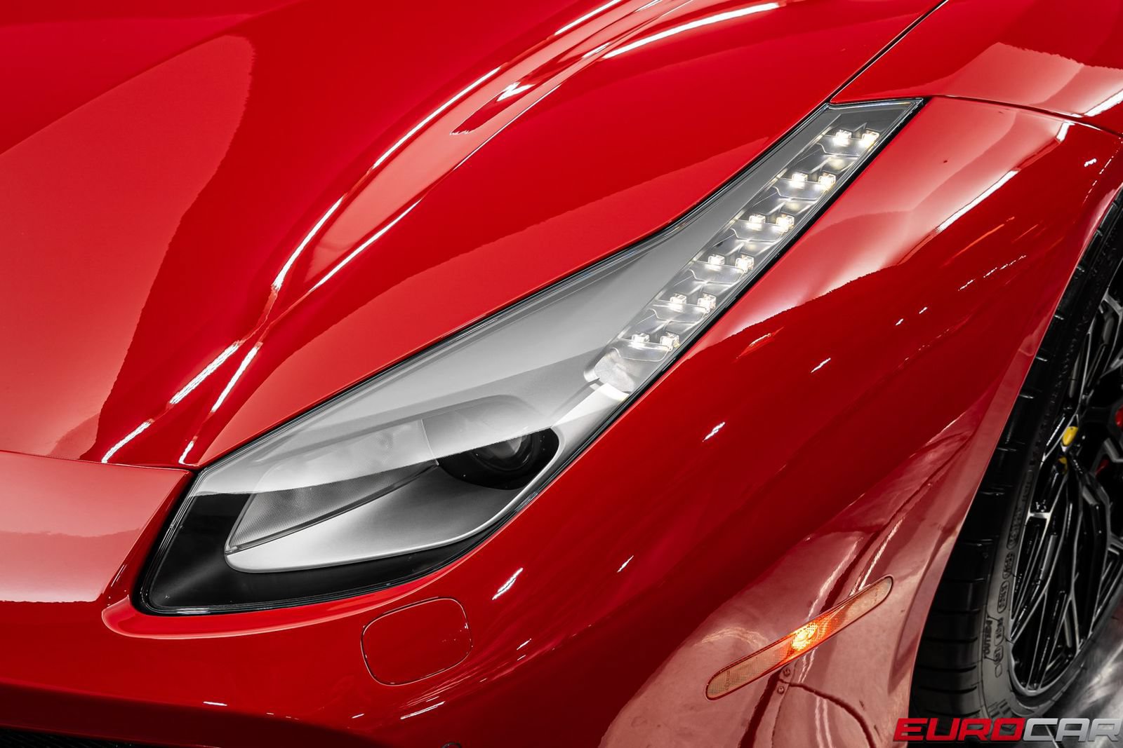 Used 2017 Ferrari 488 GTB RWD image 13