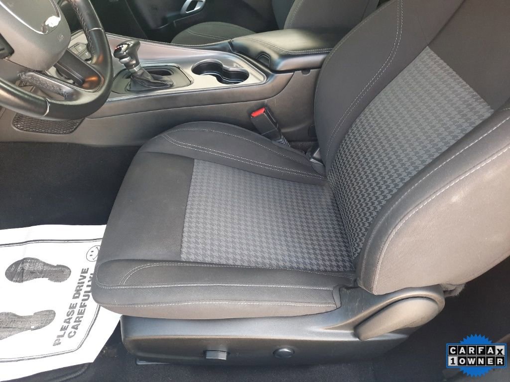 Used 2023 Dodge Challenger SXT image 3