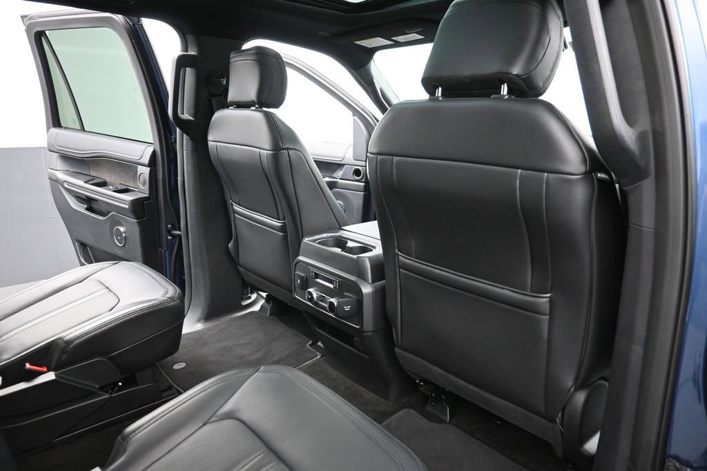 Used 2018 Ford Expedition Limited w/ Equipment Group 301A RWD image 12