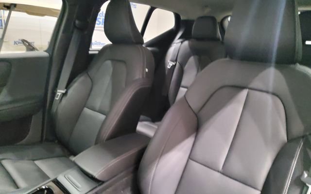 Used 2024 Volvo XC40 B5 Plus w/ Protection Package Premier AWD/4WD image 16