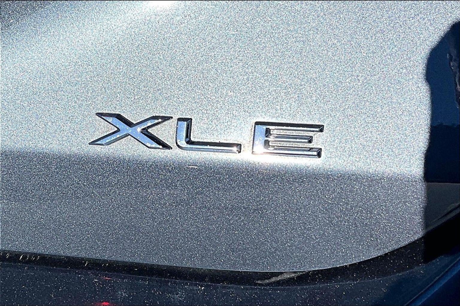 Used 2019 Toyota Avalon XLE w/ Moonroof Package FWD image 8