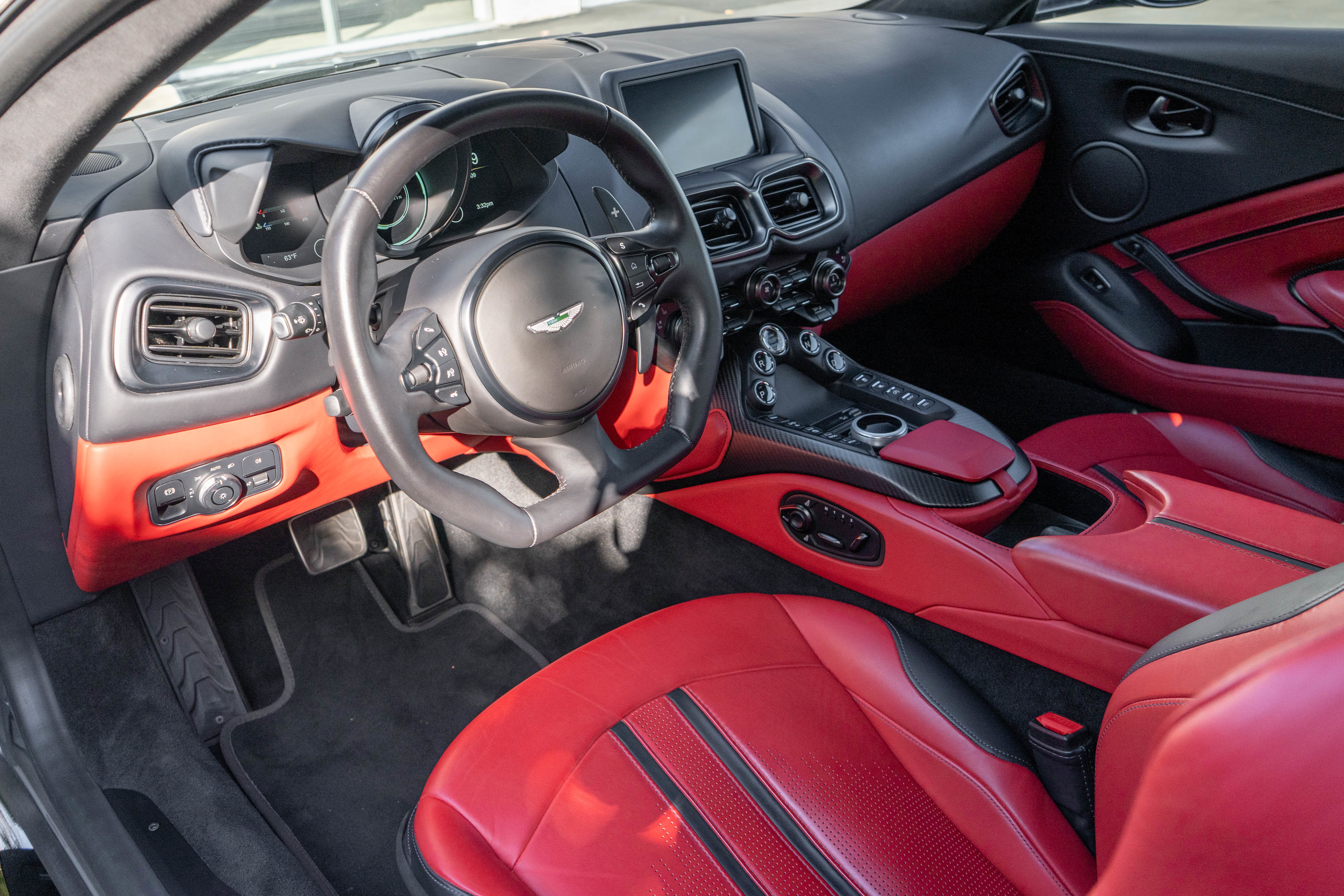 Used 2023 Aston Martin V8 Vantage Coupe image 3